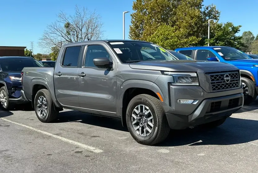 2024 Nissan Frontier SL photo 1