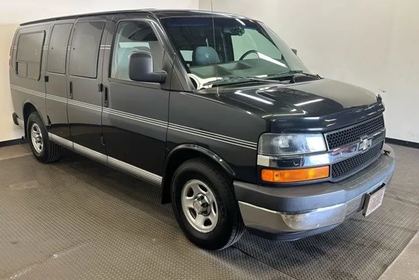 2003 Chevrolet Express 1500 photo 1