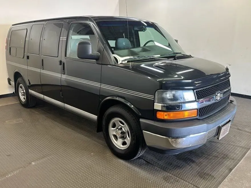 2003 Chevrolet Express 1500 photo 1