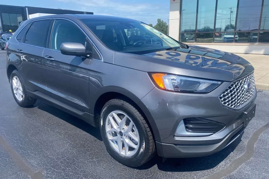 2024 Ford Edge SEL photo 1