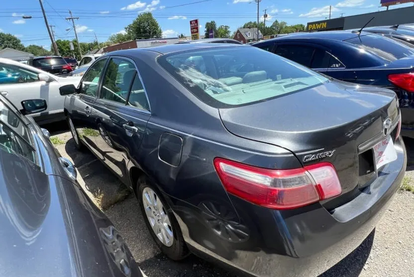 2007 Toyota Camry LE V6 photo 1