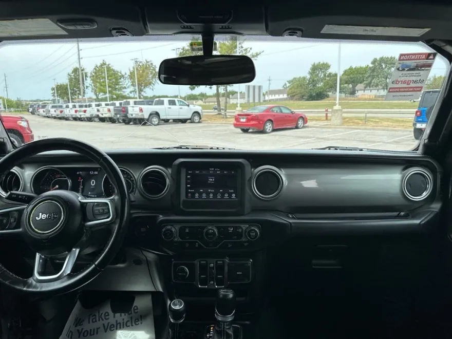 2019 Jeep Wrangler Unlimited Sahara photo 1