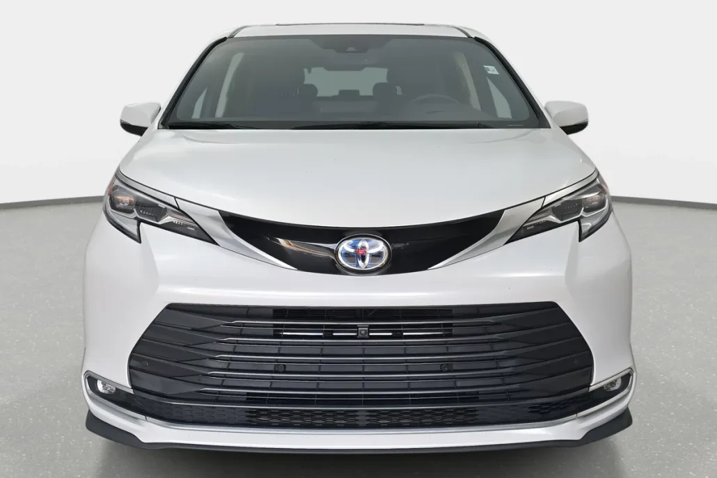 2022 Toyota Sienna Platinum photo 1