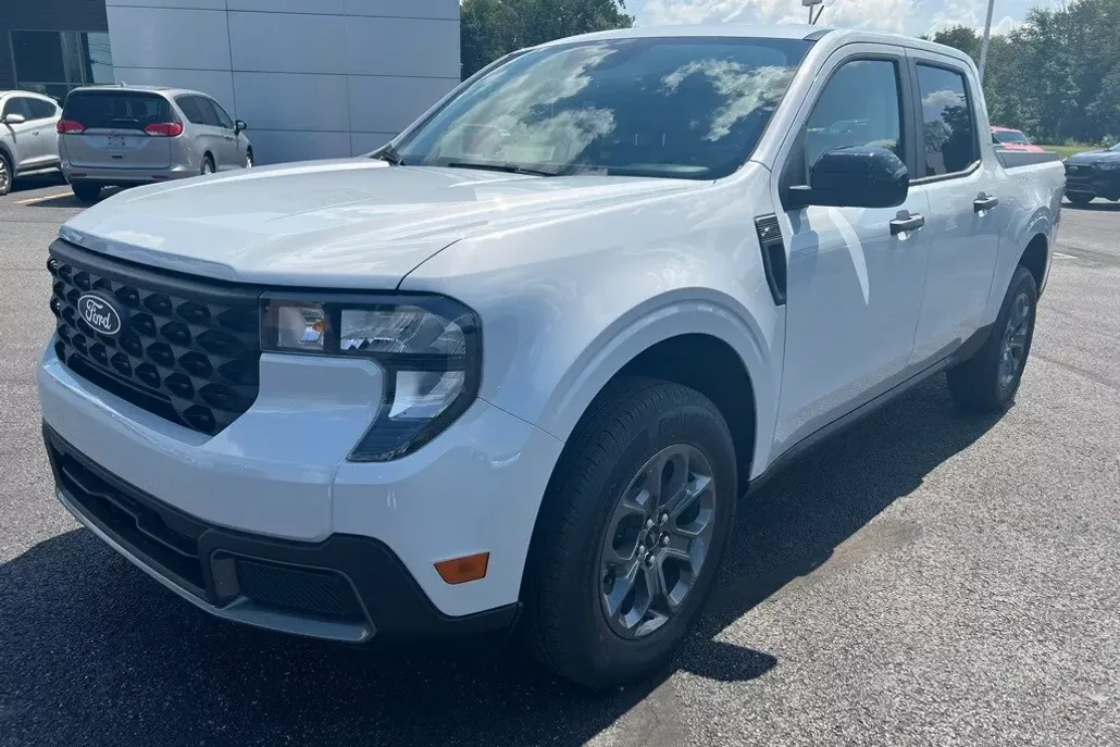 2025 Ford Maverick XLT photo 1