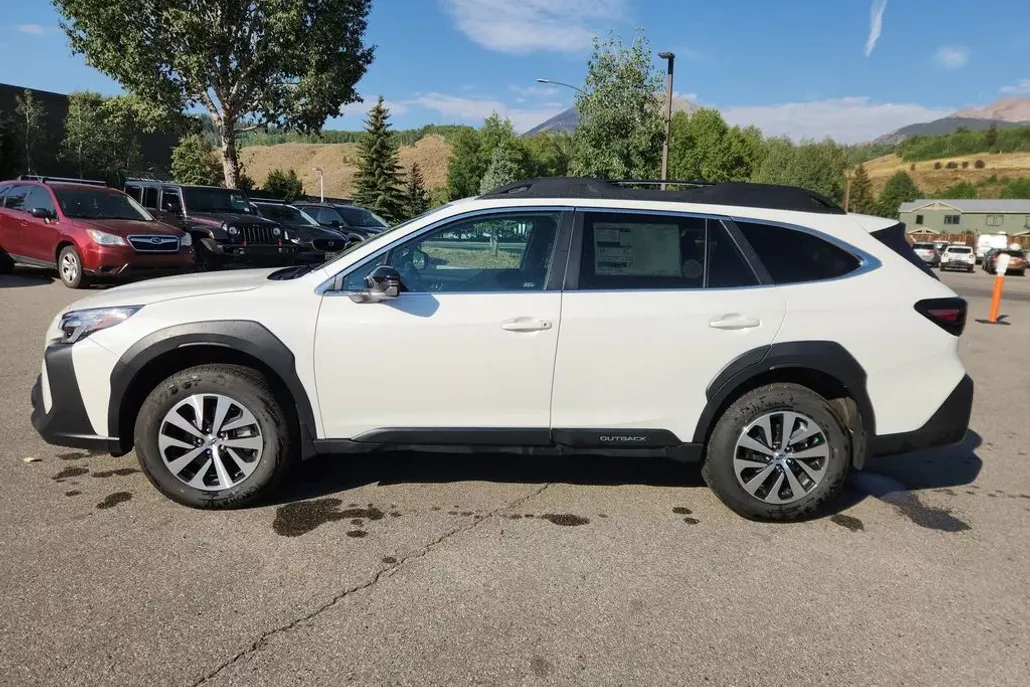 2025 Subaru Outback Premium photo 1