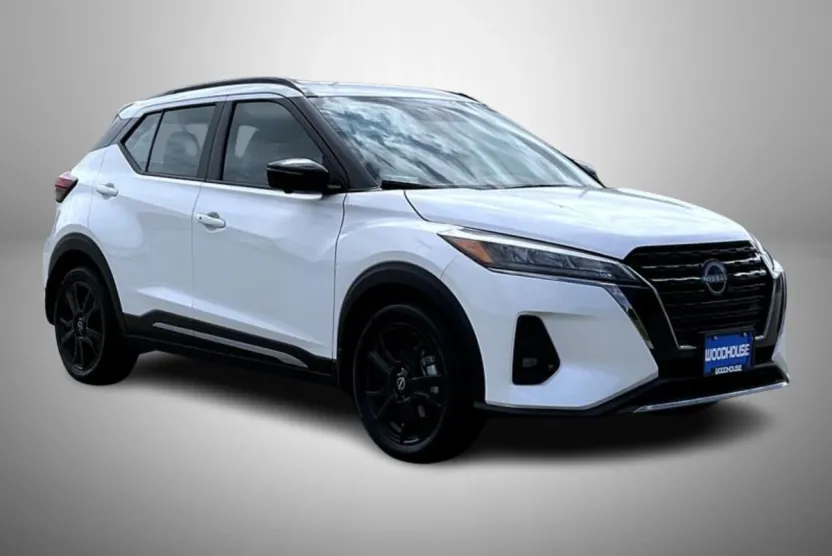 2024 Nissan Kicks SR photo 1