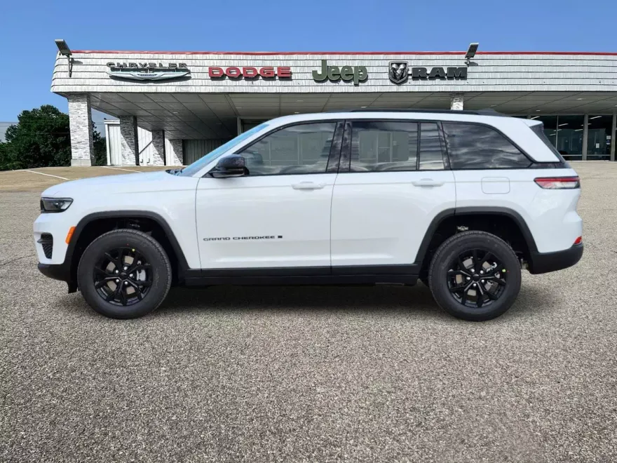 2025 Jeep Grand Cherokee Altitude photo 1