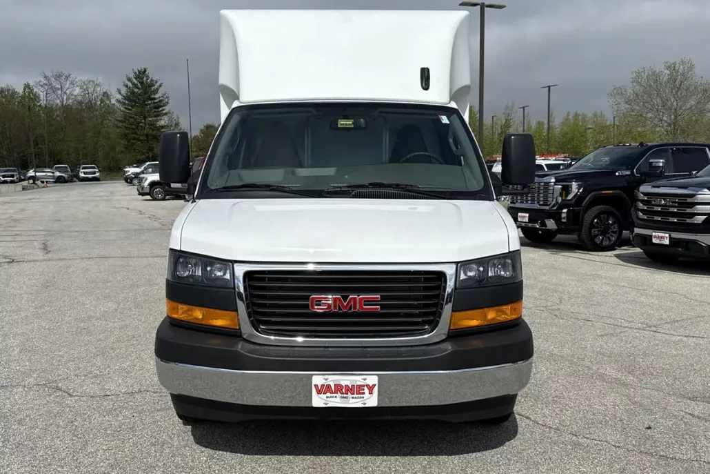 2025 Gmc Savana Cutaway 3500 photo 1