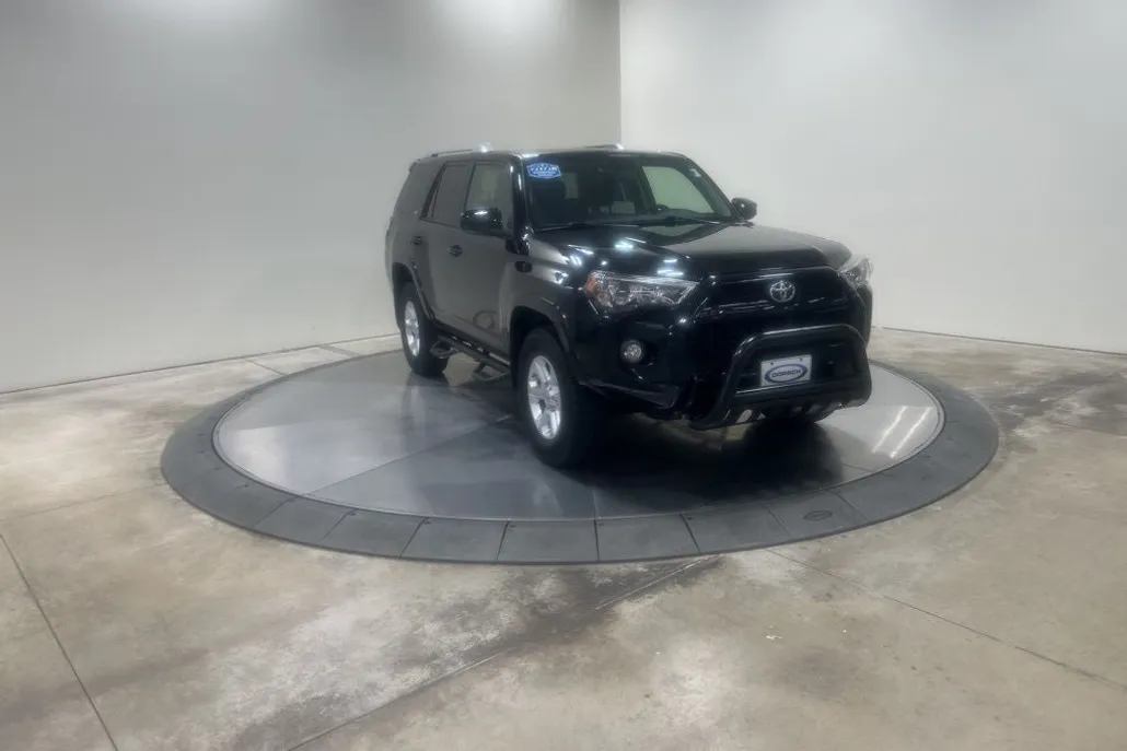 2018 Toyota 4Runner SR5 photo 1