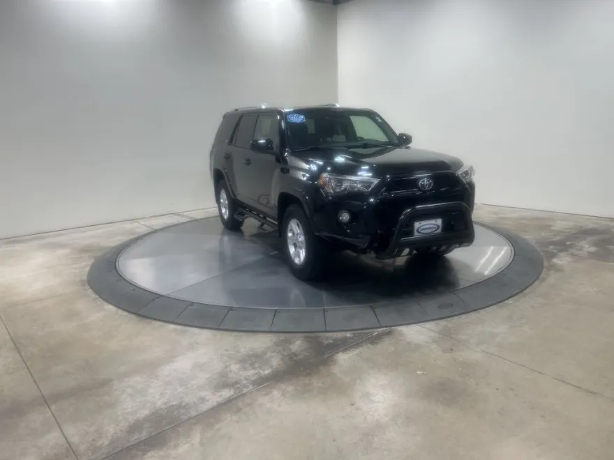 2018 Toyota 4Runner SR5 photo 1