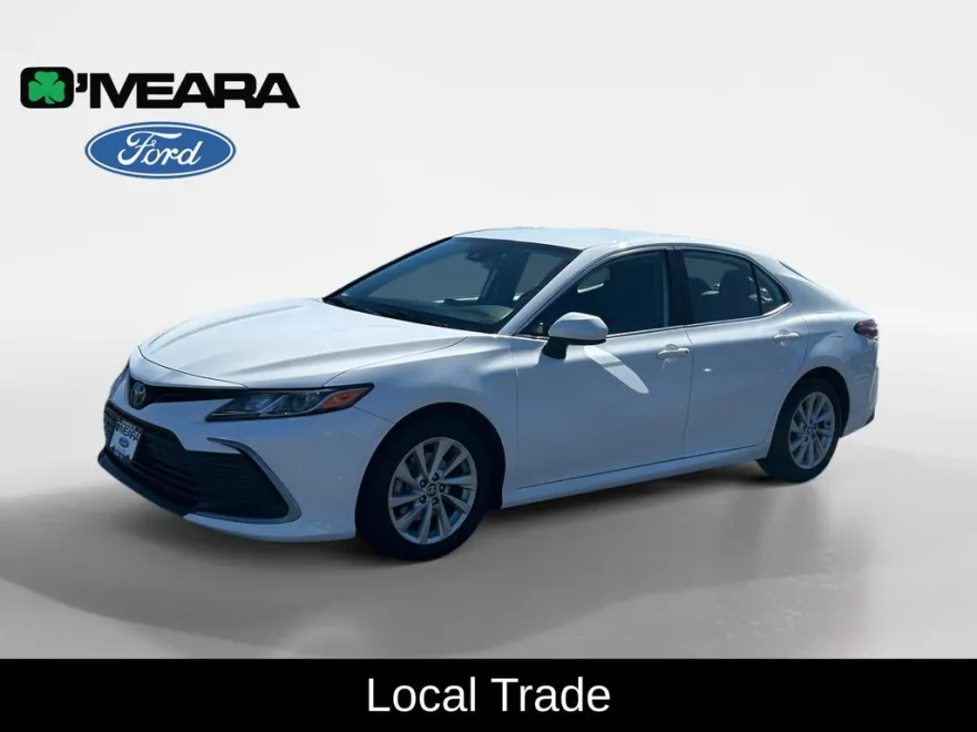 2021 Toyota Camry LE photo 1