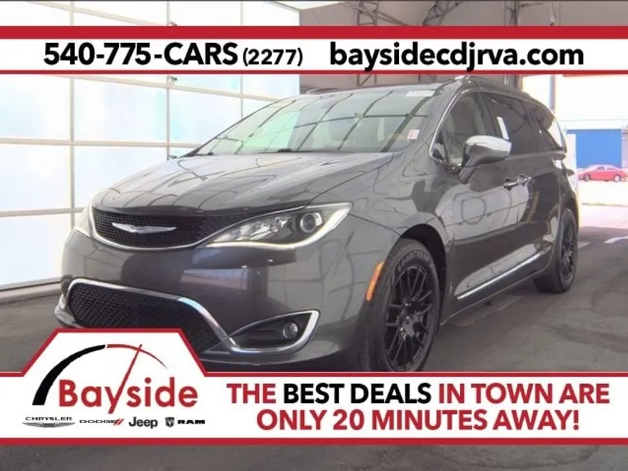 2019 Chrysler Pacifica Limited photo 1