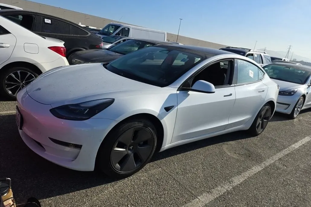 2021 Tesla Model 3 Long Range photo 1