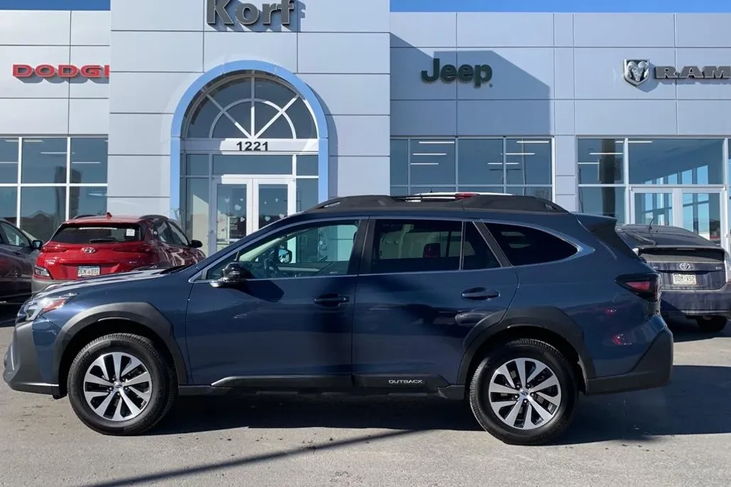 2023 Subaru Outback Premium photo 1