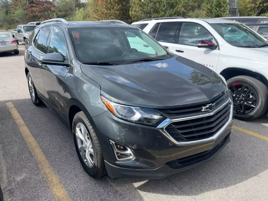 2019 Chevrolet Equinox LT photo 1