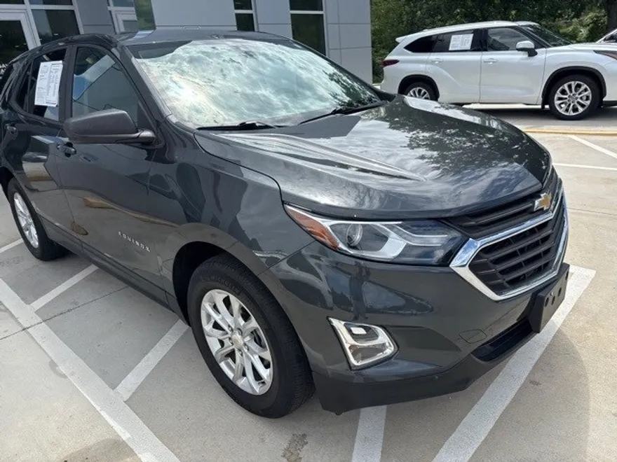 2020 Chevrolet Equinox LS photo 1