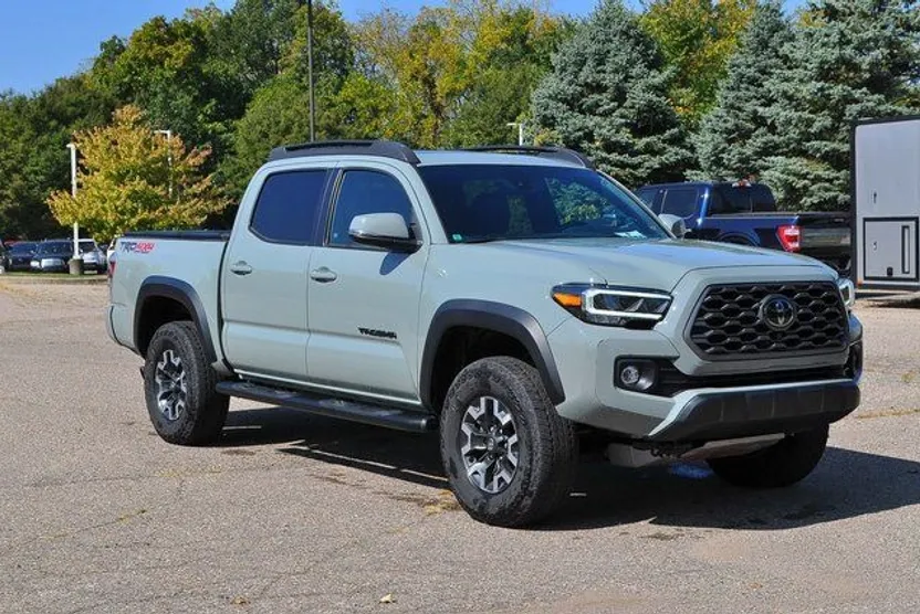 2023 Toyota Tacoma TRD Off-Road photo 1