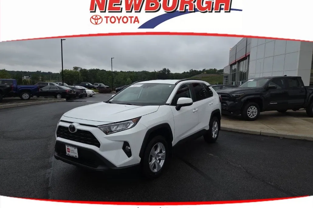 2021 Toyota RAV4 XLE photo 1