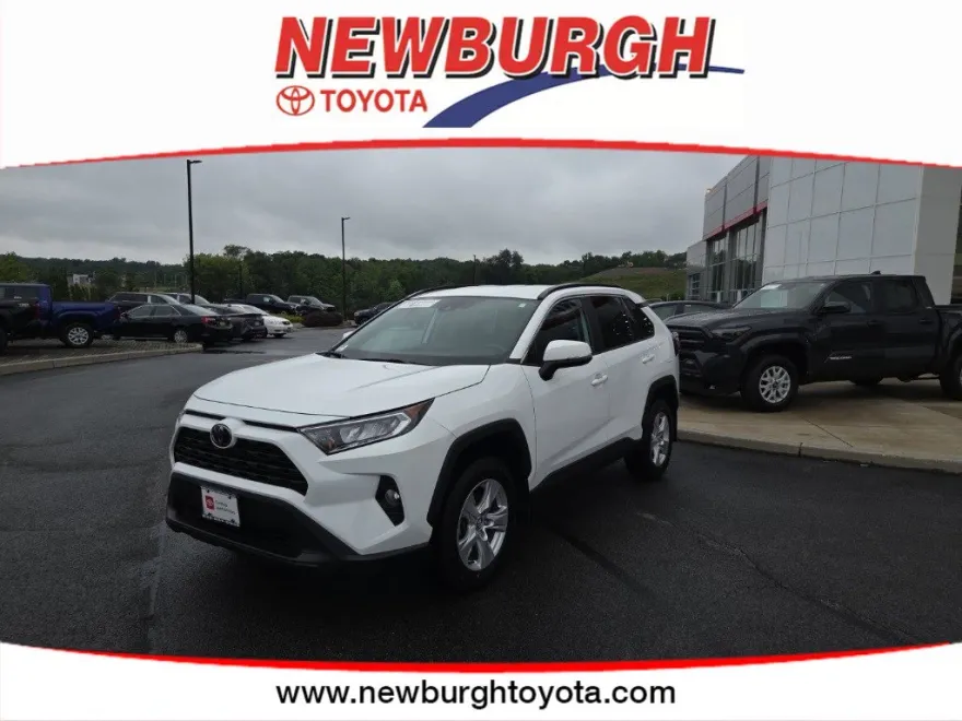 2021 Toyota RAV4 XLE photo 1