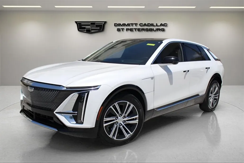 2025 Cadillac Lyriq Luxury photo 1