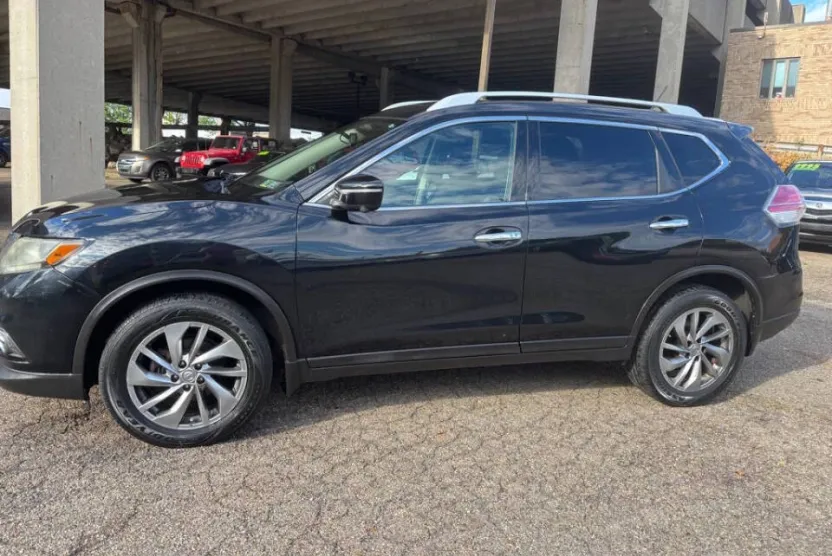 2015 Nissan Rogue SL photo 1