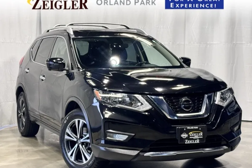 2020 Nissan Rogue SV AWD photo 1