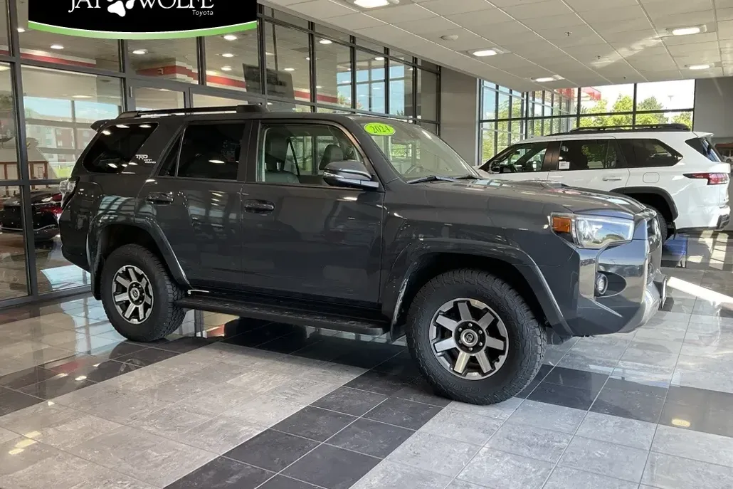 2024 Toyota 4Runner TRD Off-Road Premium photo 1