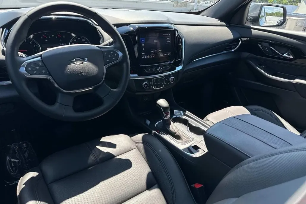 2023 Chevrolet Traverse RS photo 1