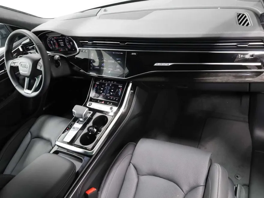 2025 Audi Q8 55 Prestige photo 3