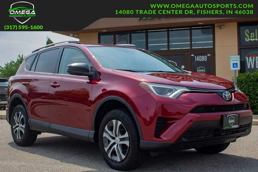2018 Toyota RAV4 LE photo 1