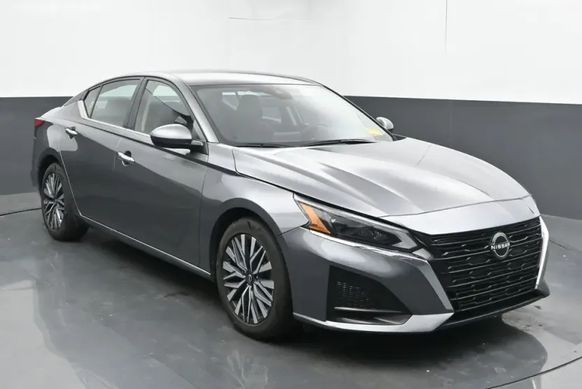 2023 Nissan Altima 2.5 SV photo 1