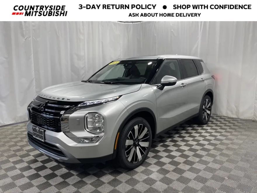 2025 Mitsubishi Outlander SE photo 1