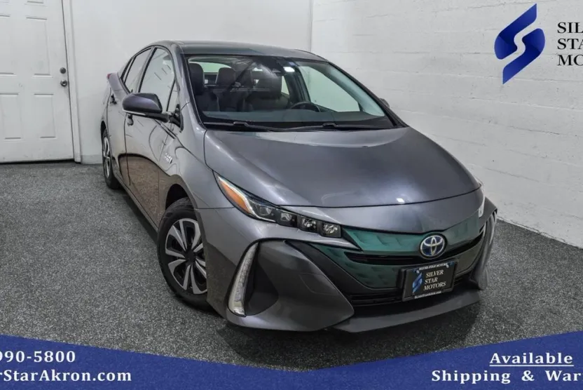 2017 Toyota Prius Prime Premium photo 1