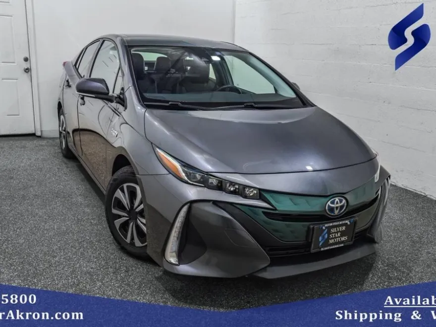 2017 Toyota Prius Prime Premium photo 1