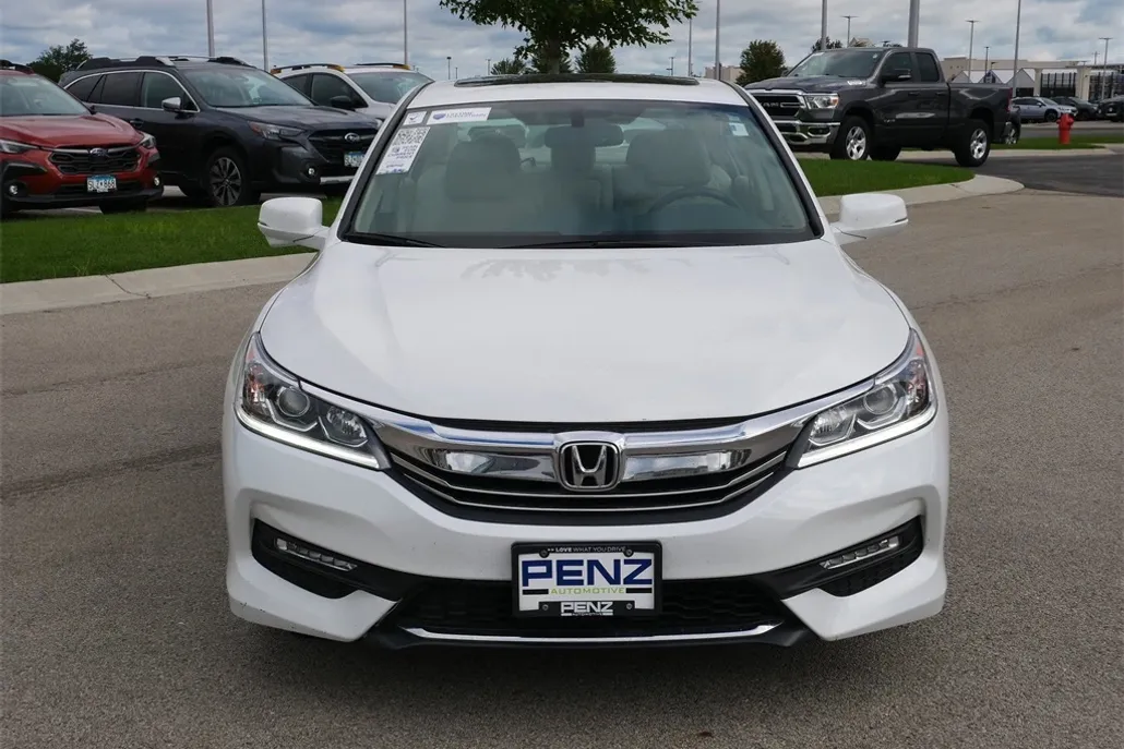 2017 Honda Accord EX-L photo 1