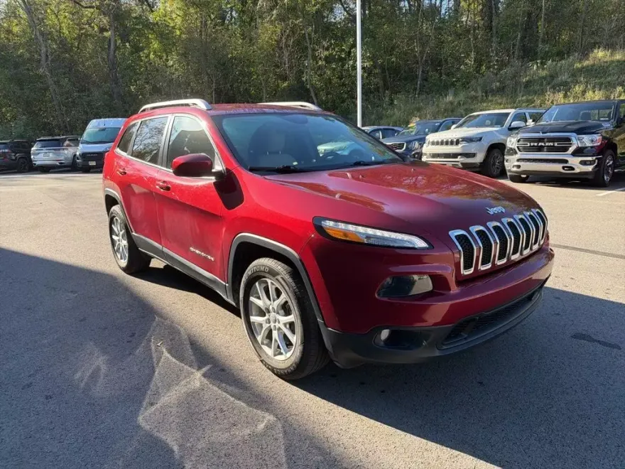 2016 Jeep Cherokee Latitude photo 1