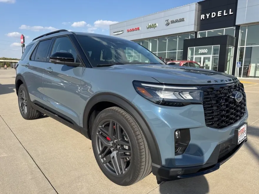 2025 Ford Explorer ST photo 1
