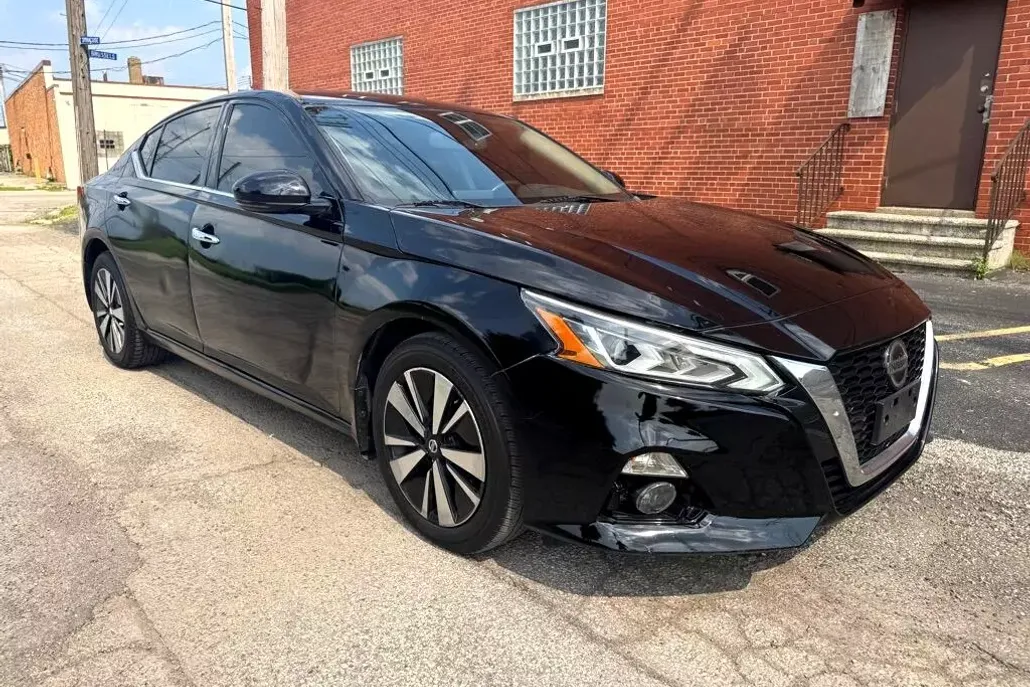 2019 Nissan Altima 2.5 SV photo 1
