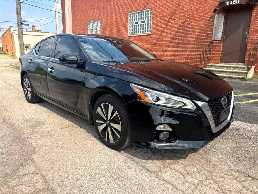 2019 Nissan Altima 2.5 SV photo 1