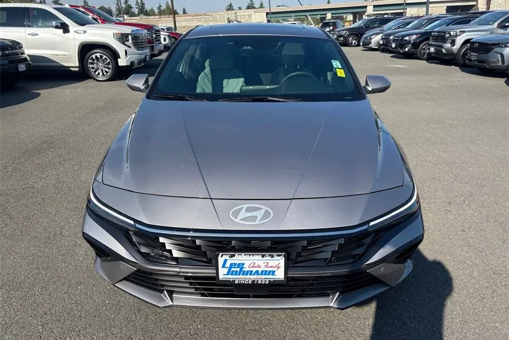 2024 Hyundai Elantra Hybrid Limited photo 1
