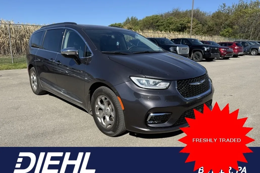 2023 Chrysler Pacifica Limited photo 1