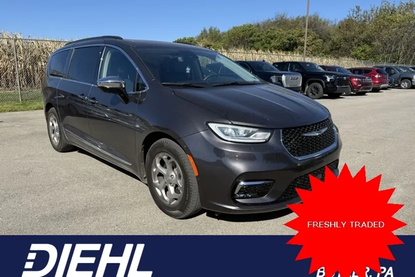 2023 Chrysler Pacifica Limited photo 1