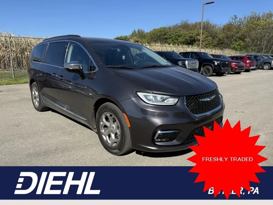2023 Chrysler Pacifica Limited photo 1