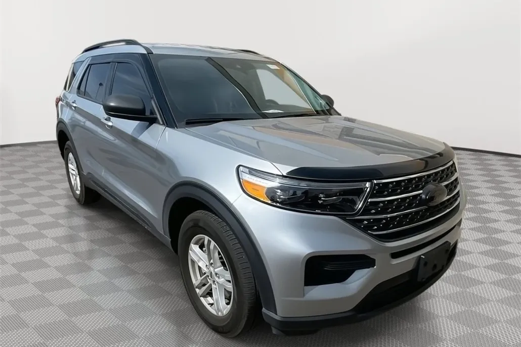 2023 Ford Explorer XLT photo 1