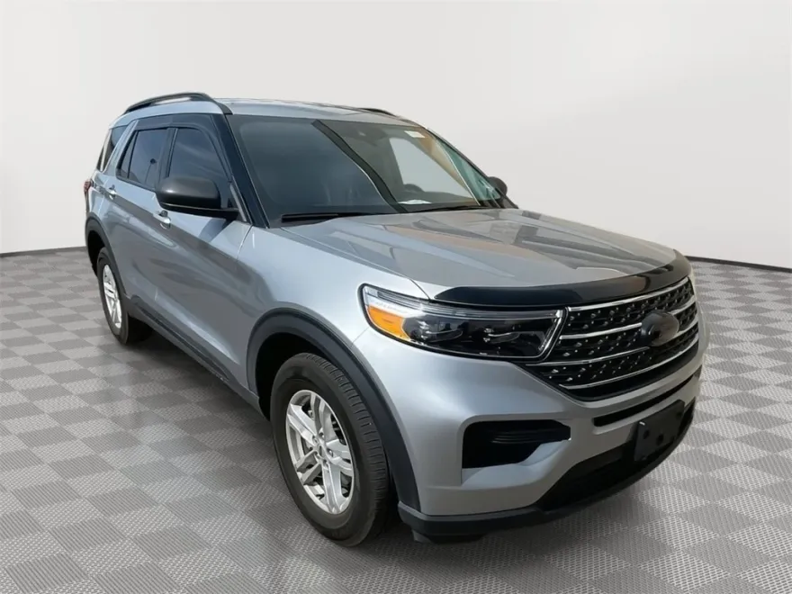 2023 Ford Explorer XLT photo 1
