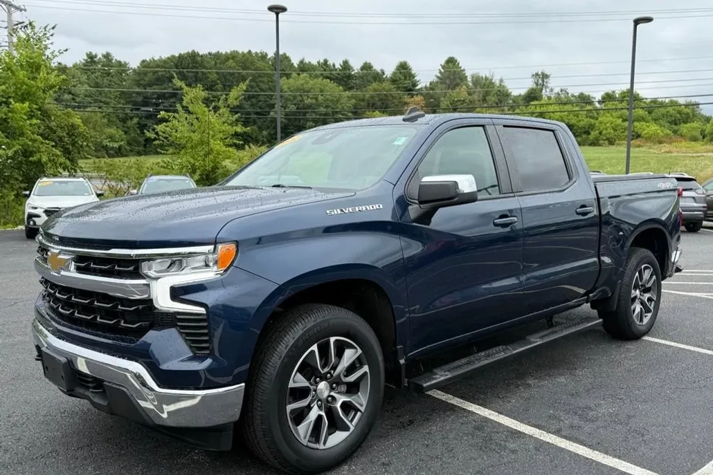 2022 Chevrolet Silverado 1500 LT photo 1