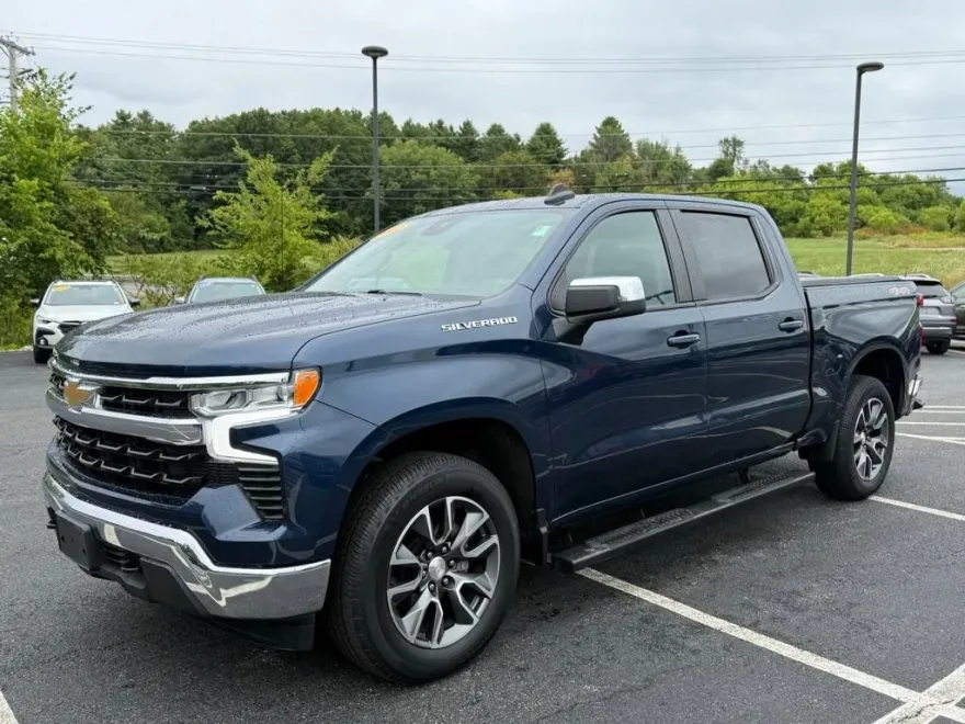 2022 Chevrolet Silverado 1500 LT photo 1
