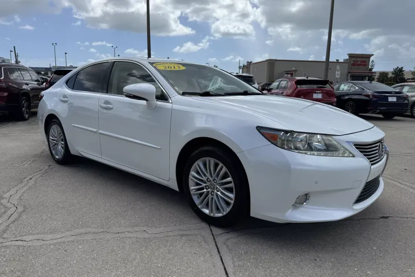 2013 Lexus ES 350 photo 1