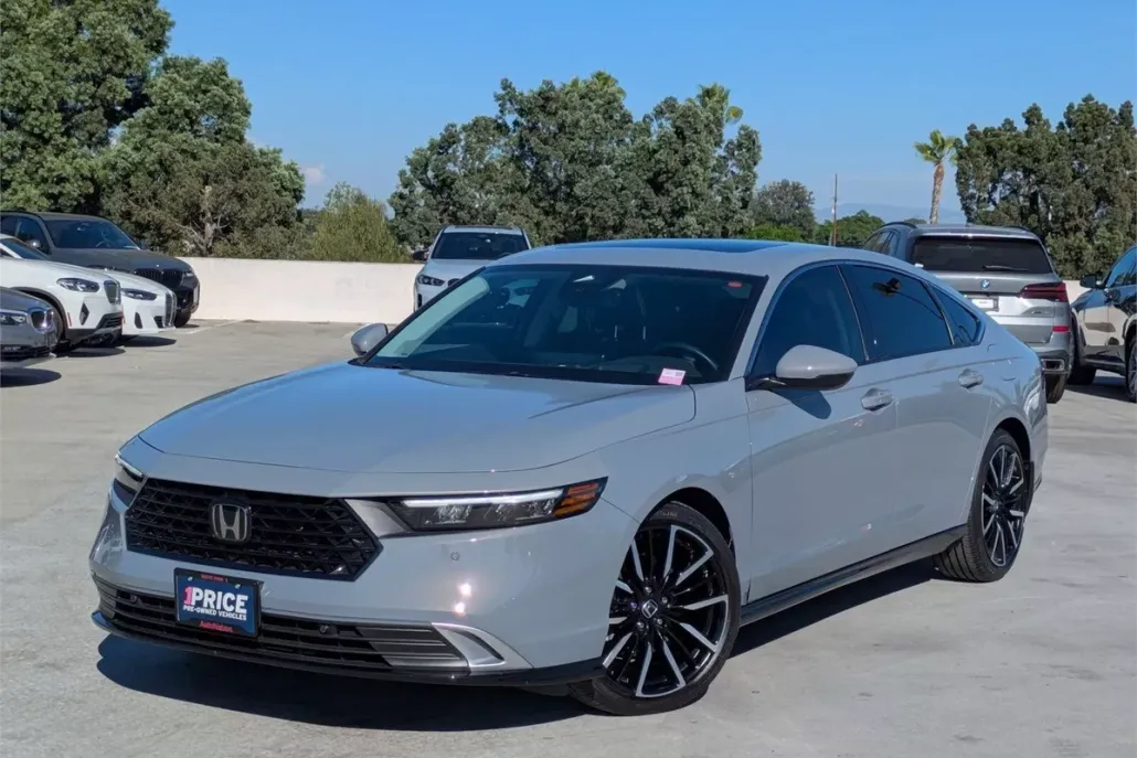 2024 Honda Accord Hybrid Touring photo 1