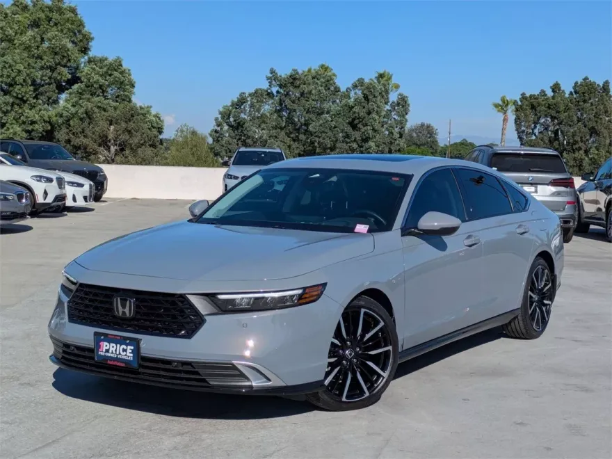 2024 Honda Accord Hybrid Touring photo 1